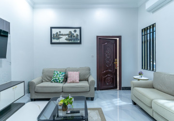 1 Bedroom Apartment For Rent - Tuek Thla, Phnom Penh thumbnail