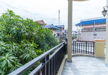 1 Bedroom Apartment For Rent - Tuek Thla, Phnom Penh thumbnail