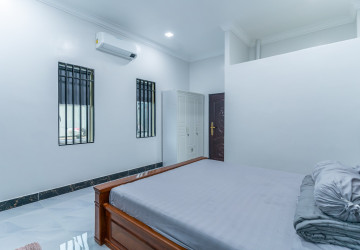 1 Bedroom Apartment For Rent - Tuek Thla, Phnom Penh thumbnail