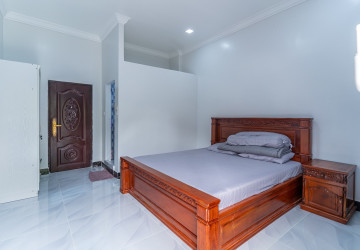 1 Bedroom Apartment For Rent - Tuek Thla, Phnom Penh thumbnail