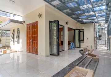 6 Bedroom  Villa  For Rent -  Chakto Mukh, Phnom Penh thumbnail