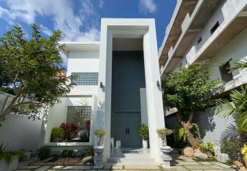 5 Bedroom Villa For Rent - Svay Dangkum, Siem Reap thumbnail