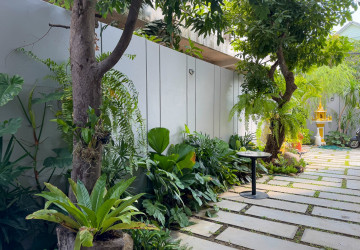 5 Bedroom Villa For Rent - Svay Dangkum, Siem Reap thumbnail