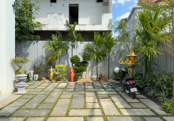 5 Bedroom Villa For Rent - Svay Dangkum, Siem Reap thumbnail