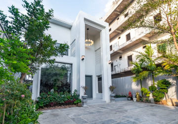 5 Bedroom Villa For Rent - Svay Dangkum, Siem Reap thumbnail