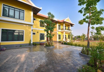 6 Bedroom Villa For Rent - Svay Dangkum, Siem Reap thumbnail