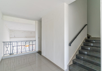 4 Bedroom Shophouse For Rent - Chak Angrae Krom, Phnom Penh thumbnail