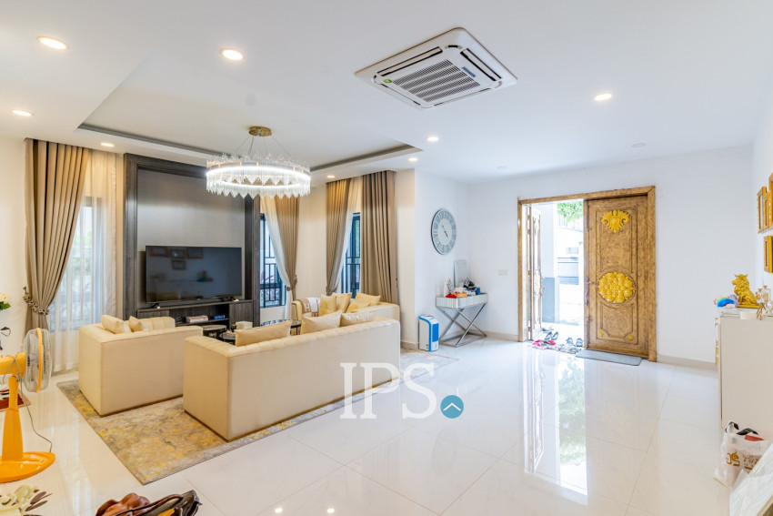 6 Bedroom Queen Villa For Rent - Chak Angrae Kraom, Phnom Penh