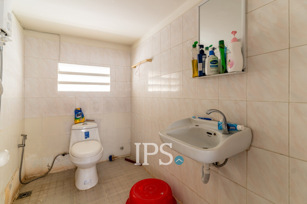 305 Sqm Commercial Villa For Rent - Boeung Trabek, Phnom Penh - Image 25