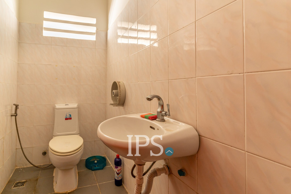305 Sqm Commercial Villa For Rent - Boeung Trabek, Phnom Penh - Image 26
