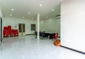 305 Sqm Commercial Villa For Rent - Boeung Trabek, Phnom Penh thumbnail