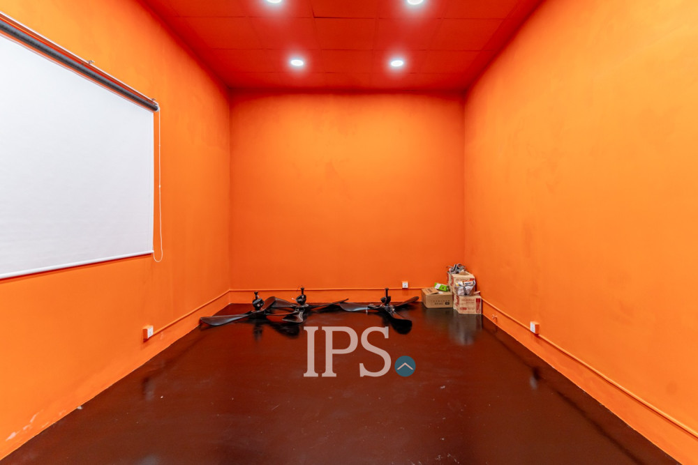 305 Sqm Commercial Villa For Rent - Boeung Trabek, Phnom Penh - Image 9