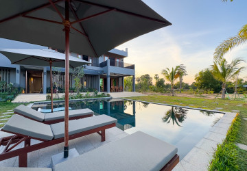 Stunning 6-Bedroom Luxury Villa for Rent in  Sangkat Sambour, Siem Reap thumbnail