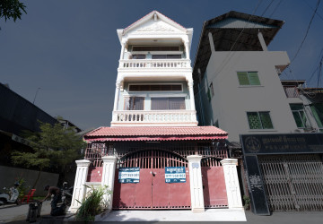 5 Bedroom Shophouse For Rent - Toul Tum Poung 1, Phnom Penh thumbnail