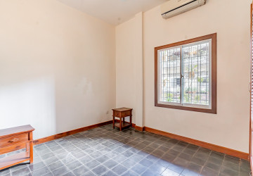 Renovated 1 Bedroom Apartment For Rent - BKK1, Phnom Penh thumbnail