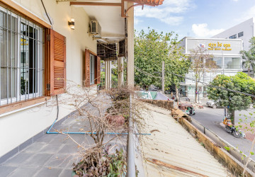 Renovated 1 Bedroom Apartment For Rent - BKK1, Phnom Penh thumbnail