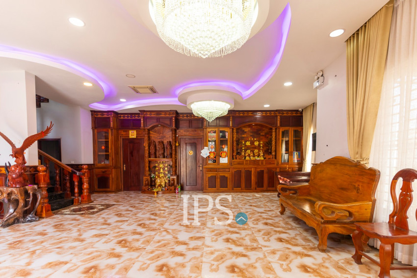 6 Bedroom Villa For Sale - Slor Kram, Siem Reap