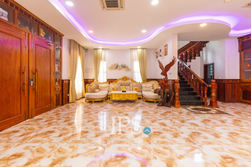 6 Bedroom Villa For Sale - Slor Kram, Siem Reap