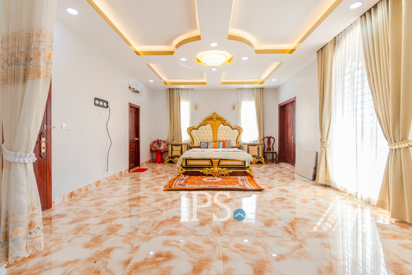 6 Bedroom Villa For Sale - Slor Kram, Siem Reap