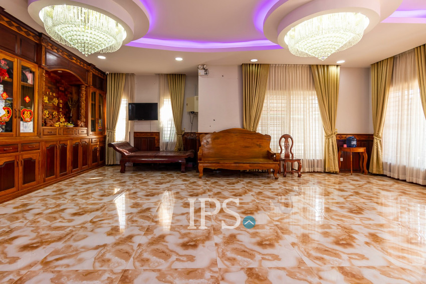 6 Bedroom Villa For Sale - Slor Kram, Siem Reap