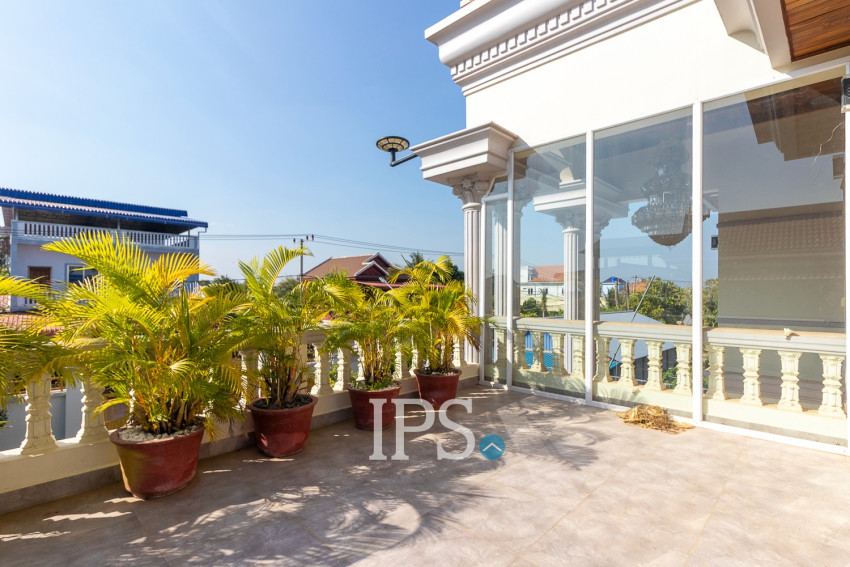 6 Bedroom Villa For Sale - Slor Kram, Siem Reap