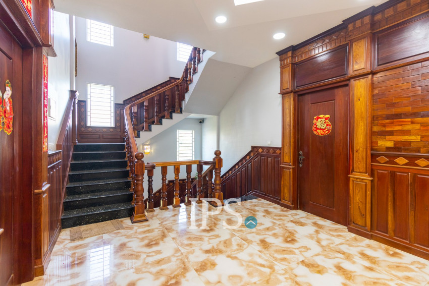 6 Bedroom Villa For Sale - Slor Kram, Siem Reap