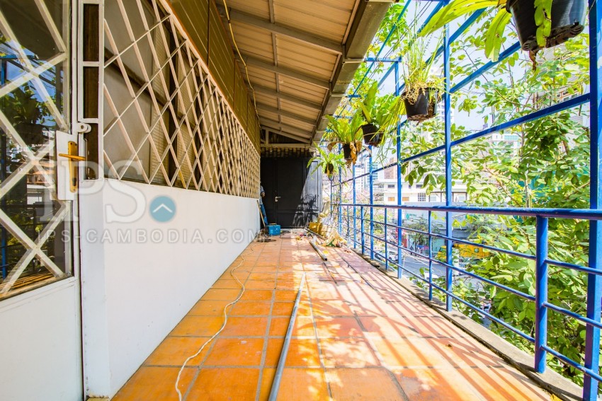 Renovated Duplex 3 Bedroom Apartment For Sale - BKK1, Phnom Penh
