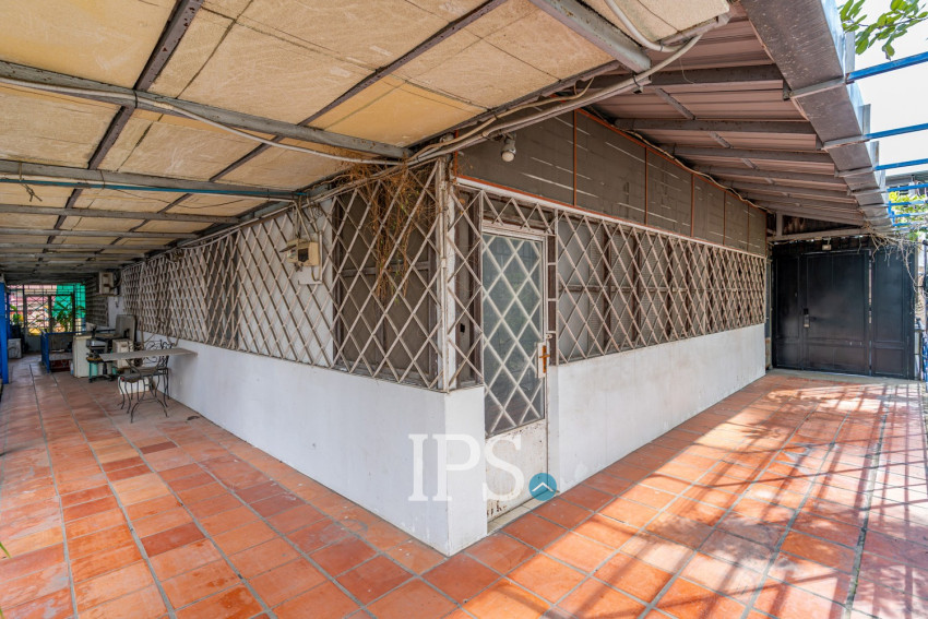 Renovated Duplex 3 Bedroom Apartment For Sale - BKK1, Phnom Penh