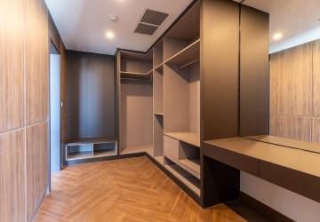 5 Bedroom Serviced Penthouse For Rent - BKK1, Phnom Penh thumbnail