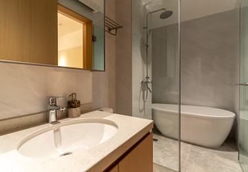 1 Bedroom Condo For Sale - Le Conde, BKK1, Phnom Penh thumbnail