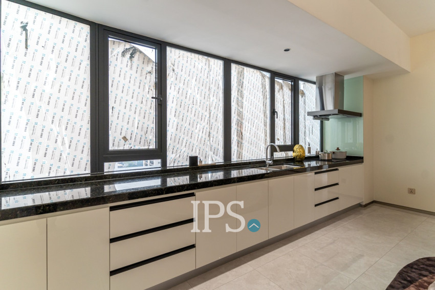 3 Bedroom Condo For Sale - Le Conde, BKK1, Phnom Penh