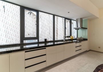 3 Bedroom Condo For Sale - Le Conde, BKK1, Phnom Penh thumbnail