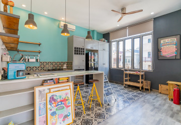 Renovated 3 Bedroom Apartment For Sale - Beoung Raing, Phnom Penh thumbnail