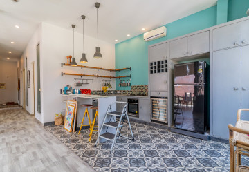 Renovated 3 Bedroom Apartment For Sale - Beoung Raing, Phnom Penh thumbnail