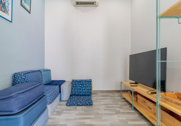 Renovated 3 Bedroom Apartment For Sale - Beoung Raing, Phnom Penh thumbnail