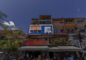 Renovated 3 Bedroom Apartment For Sale - Beoung Raing, Phnom Penh thumbnail