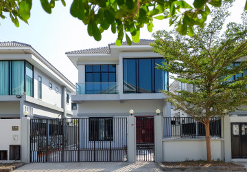 4 Bedroom House For Rent - Borey Tourism, Kandaek, Prasat Bakong, Siem Reap thumbnail