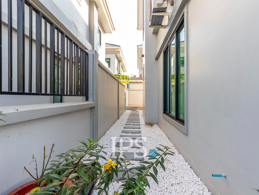 4 Bedroom House For Rent - Borey Tourism, Kandaek, Prasat Bakong, Siem Reap