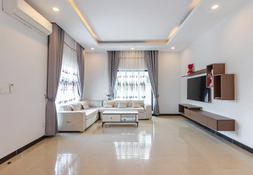 4 Bedroom House For Rent - Borey Tourism, Kandaek, Prasat Bakong, Siem Reap thumbnail