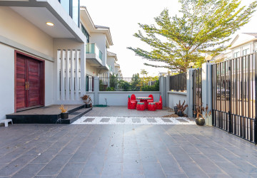 4 Bedroom House For Rent - Borey Tourism, Kandaek, Prasat Bakong, Siem Reap thumbnail