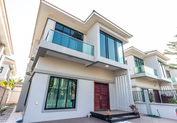4 Bedroom House For Rent - Borey Tourism, Kandaek, Prasat Bakong, Siem Reap thumbnail
