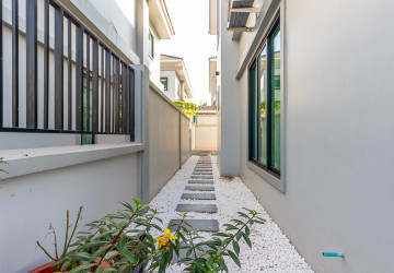 4 Bedroom House For Rent - Borey Tourism, Kandaek, Prasat Bakong, Siem Reap thumbnail