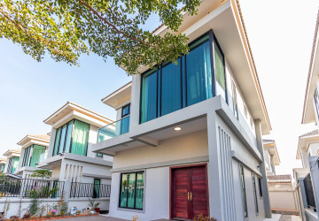 4 Bedroom House For Rent - Borey Tourism, Kandaek, Prasat Bakong, Siem Reap thumbnail
