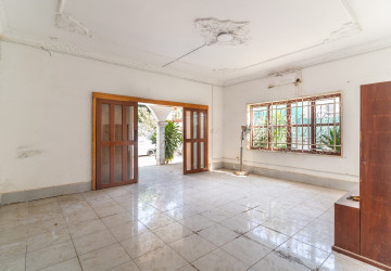5 Room Commercial Villa For Rent - Chakto Mukh, Phnom Penh thumbnail