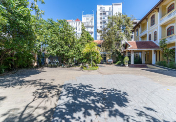 2,183 Sqm Commercial Villa For Rent - Chakto Mukh, Phnom Penh thumbnail
