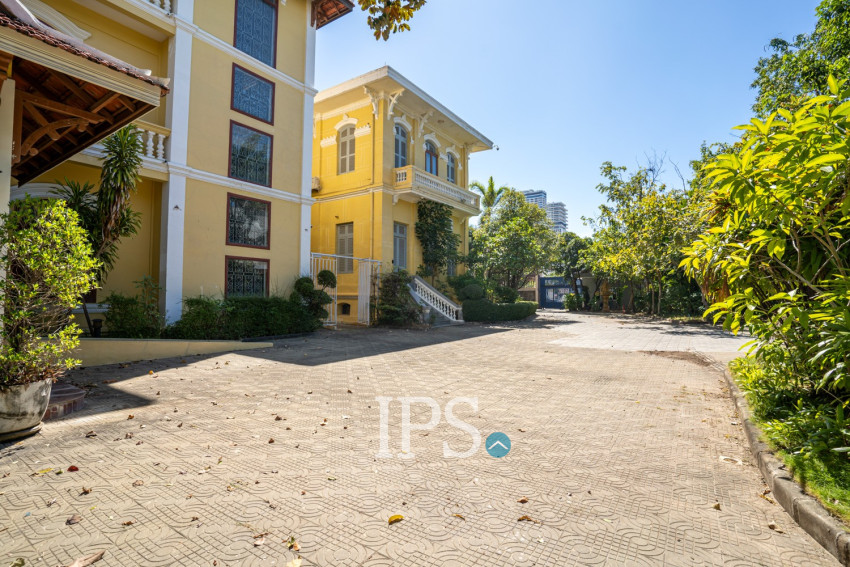 2,183 Sqm Commercial Villa For Rent - Chakto Mukh, Phnom Penh