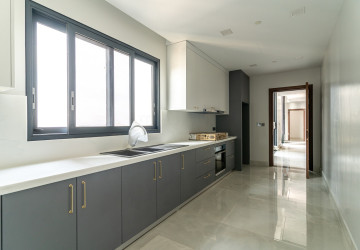 2 Bedroom Serviced Apartment For Rent - BKK1, Phnom Penh thumbnail