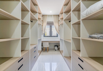 5 Bedroom Villa For Rent - Borey Chankiri, Preaek Kampues, Phnom Penh thumbnail