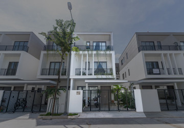 4 Bedroom Villa Plus Touch For Rent - Borey Chankiri, Preaek Kampues, Phnom Penh thumbnail