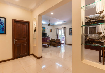 4 Bedroom Villa For Rent - Yen Dy II, Svay Dangkum, Siem Reap thumbnail